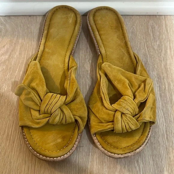 Madewell (8) | women’s Nadia Half Bow Sandal - mustard - Picture 2 of 7